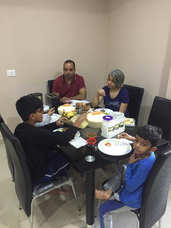 Travelling Troopers Homestay Varanasi Eksteriør bilde